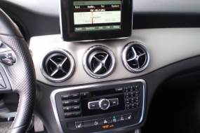 MERCEDES-BENZ GLA 200 7-Gang Automat Urban (7G-DCT) (SUV / Geländewagen