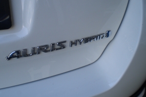 TOYOTA Auris 1.8 HSD Hybrid Touring Sports Luna e-CVT **VERKAUFT**